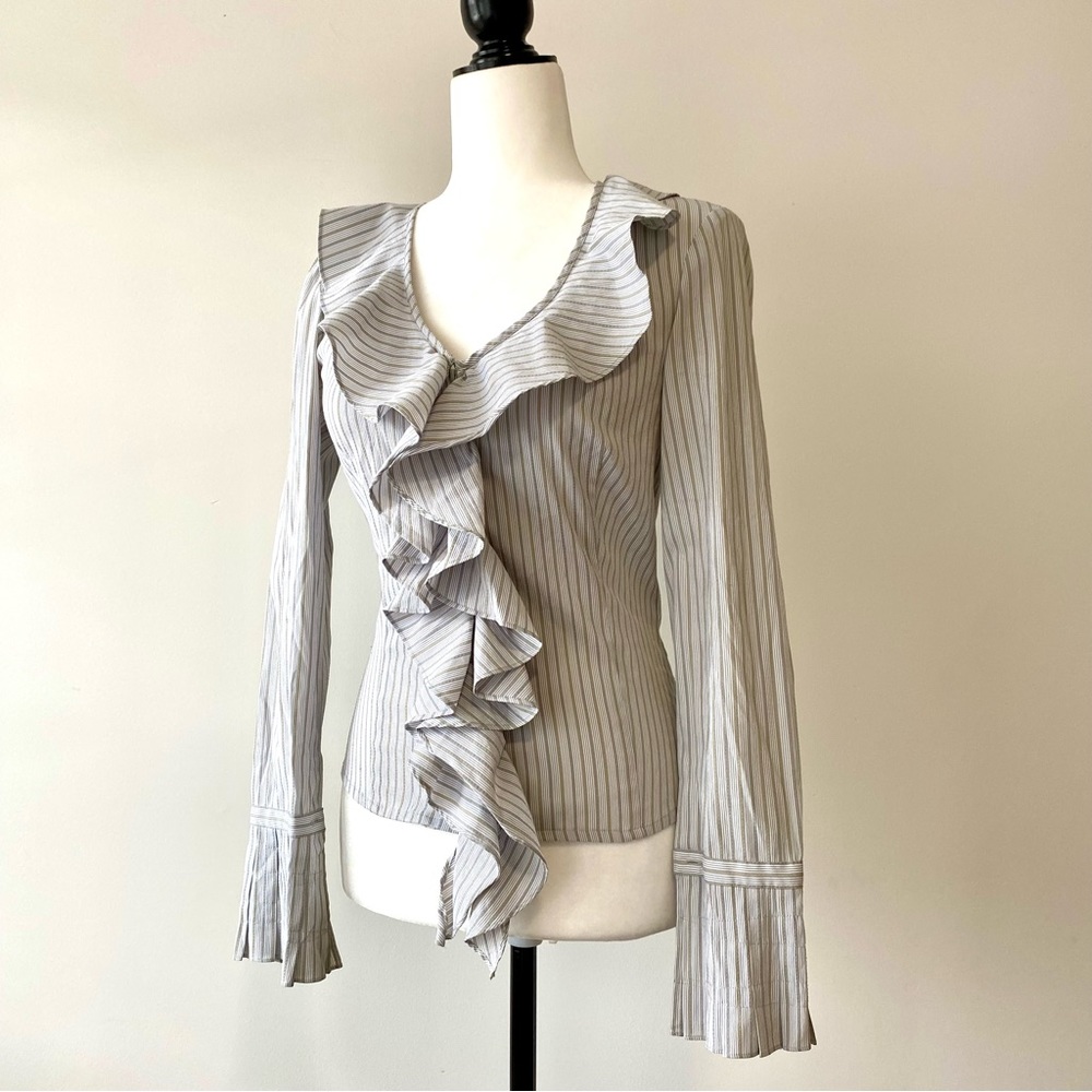 VINTAGE | Ruffle V-Neck Long Sleeve - Picture 2 of 9